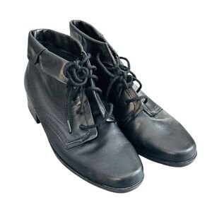 Liz Baker Kelly Black Cuffed Lace Up Ankle Boots Leather Upper Sz 7.5M